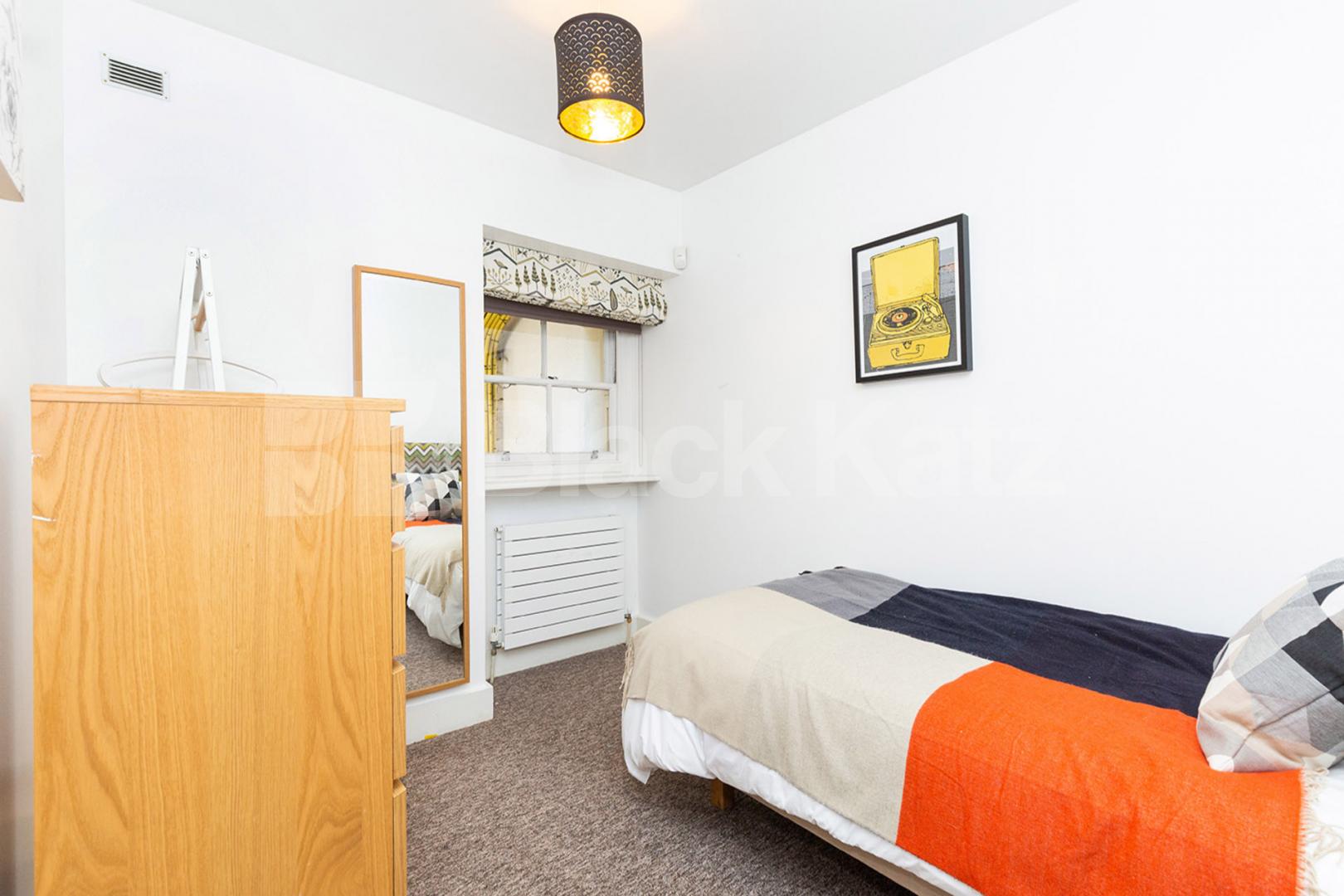 Stunning 3 double bedroom apartment to rent located in the heart of Bloomsbury Gower Street , Bloomsbury
